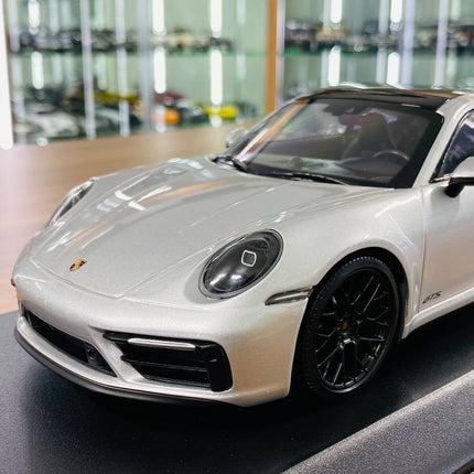 Minichamps Porsche 911 Carrera 4 GTS Silver 1:18 Diecast Model - collector edition scale model