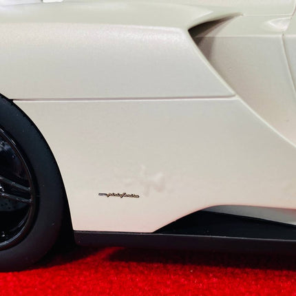 1/18 MR Collection Ferrari Enzo in a stunning pearl white | Limited Edition - scale model collectible piece