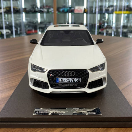 Motorhelix Audi RS7 1:18 Resin Model Matt White Limited 99 pcs - studio product photo of the scale model