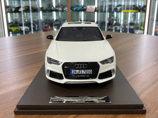 Motorhelix Audi RS7 1:18 Resin Model Matt White Limited 99 pcs - studio product photo of the scale model