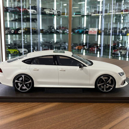 Motorhelix Audi RS7 1:18 Resin Model Matt White Limited 99 pcs - collectible scale model car