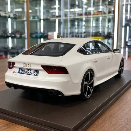 Motorhelix Audi RS7 1:18 Resin Model Matt White Limited 99 pcs - fine detailed model replica
