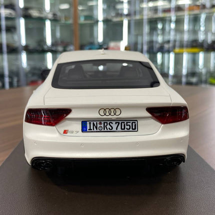 Motorhelix Audi RS7 1:18 Resin Model Matt White Limited 99 pcs - premium collector scale model
