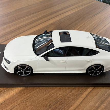 Motorhelix Audi RS7 1:18 Resin Model Matt White Limited 99 pcs - scale model for display