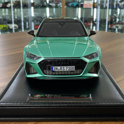 Motorhelix 1:18 Audi RS7 Sportback Metallic Tiffany Resin Model - studio product photo of the scale model