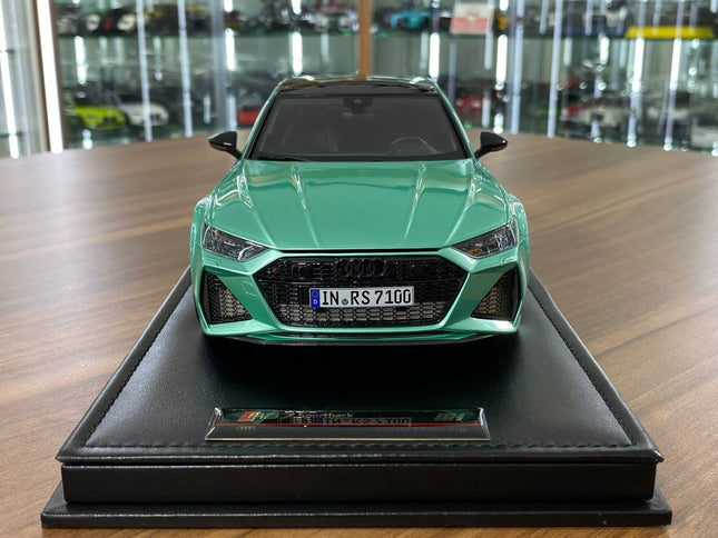 Motorhelix 1:18 Audi RS7 Sportback Metallic Tiffany Resin Model - studio product photo of the scale model