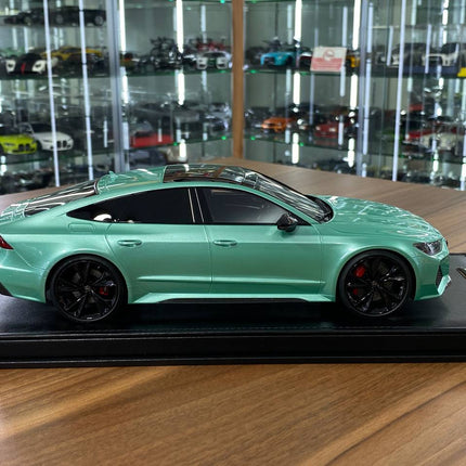 Motorhelix 1:18 Audi RS7 Sportback Metallic Tiffany Resin Model - collectible scale model car