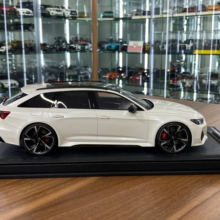 Motorhelix Audi RS6 Avant White 1:18 Resin Model Limited 99 - collectible scale model car