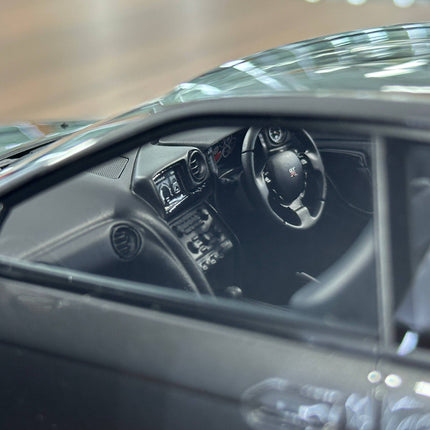 Motorhelix Nissan Skyline GT-R R32 Nismo Custom 1:18 Resin Model Gun Grey Metallic - scale model for display