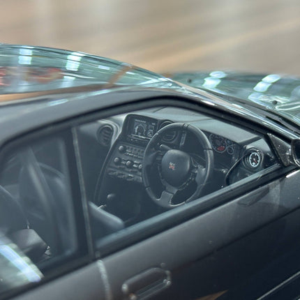 Motorhelix Nissan Skyline GT-R R32 Nismo Custom 1:18 Resin Model Gun Grey Metallic - showroom-quality model replica