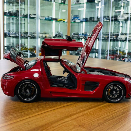 Minichamps Exclusive Mercedes-Benz SLS AMG Black Series 2013 1/18 Diecast Red - collector edition scale model