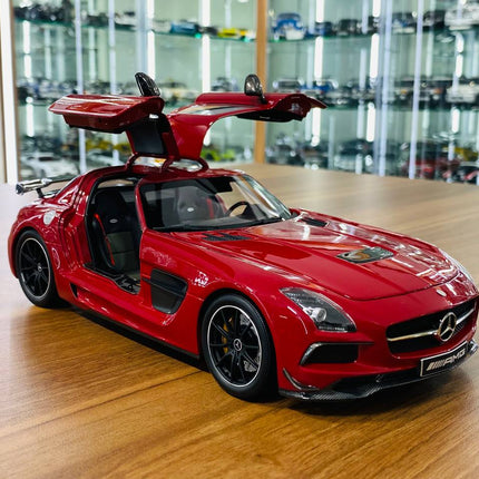 Minichamps Exclusive Mercedes-Benz SLS AMG Black Series 2013 1/18 Diecast Red - scale model collectible piece