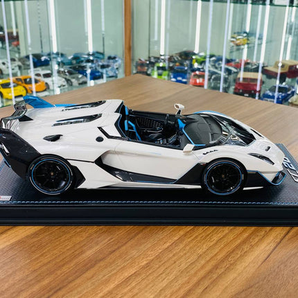 MR Collection Lamborghini SC 20 1/18 Resin Model White - studio product photo of the scale model
