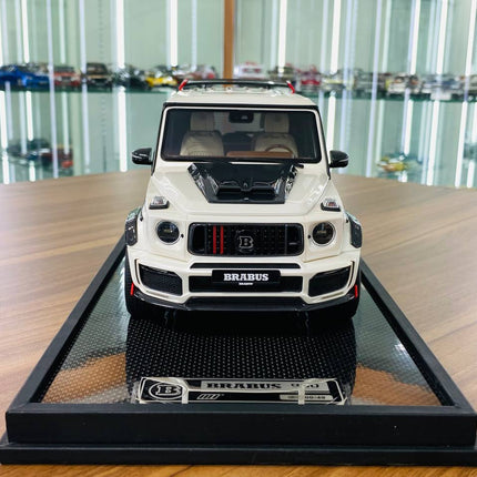 MotorHelix Mercedes-Benz Brabus 900 Rocket 1/18 Resin Model Pearl White Carbon - scale model for display