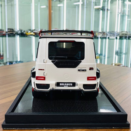 MotorHelix Mercedes-Benz Brabus 900 Rocket 1/18 Resin Model Pearl White Carbon - detailed die-cast style model
