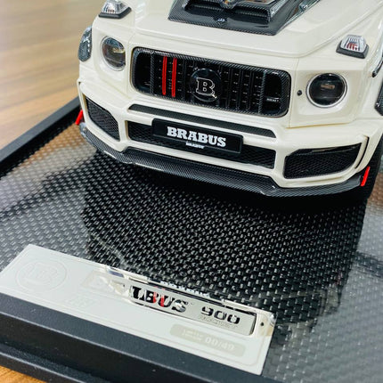 MotorHelix Mercedes-Benz Brabus 900 Rocket 1/18 Resin Model Pearl White Carbon - collector edition scale model
