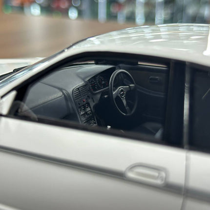 Ignition Model 1/18 Nissan Skyline GT-R R33 Nismo 400R White Resin - collector edition scale model