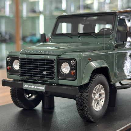 GT Spirit Land Rover Defender 110 Station Wagon 1:18 Grey - detailed die-cast style model