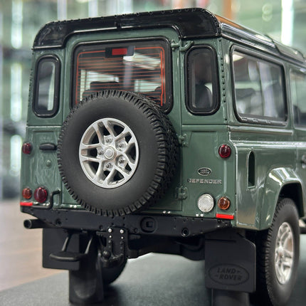 GT Spirit Land Rover Defender 110 Station Wagon 1:18 Grey - hand-finished display model