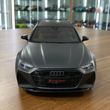 GT Spirit 1:18 Mercedes-Benz AMG C63s S205 T-Modell 2015 White Resin Model Car - studio product photo of the scale model