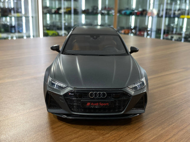 GT Spirit 1:18 Mercedes-Benz AMG C63s S205 T-Modell 2015 White Resin Model Car - studio product photo of the scale model