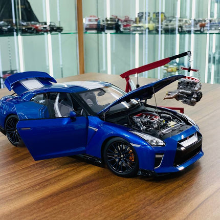MotorHelix 1/18 Nissan GT-R R35 50th Anniversary Wangan Blue Diecast Model - hand-finished display model