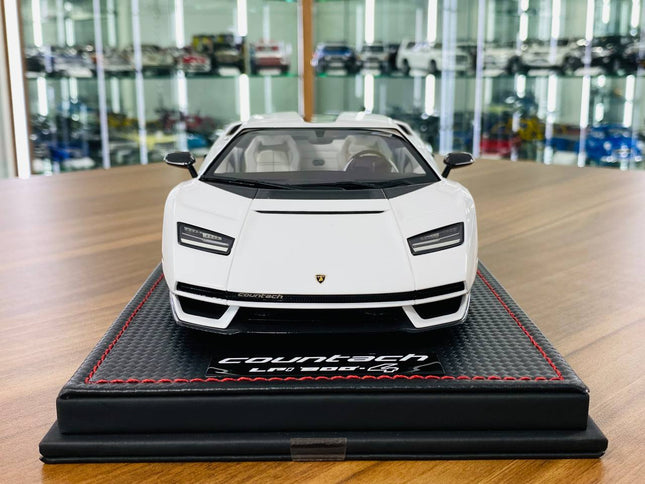 Lamborghini Countach LPi 800-4 1:18 White Resin Model | MR Collection - studio product photo of the scale model