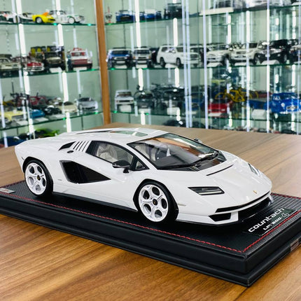 Lamborghini Countach LPi 800-4 1:18 White Resin Model | MR Collection - detailed collector display model