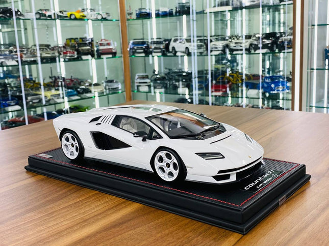 Lamborghini Countach LPi 800-4 1:18 White Resin Model | MR Collection - detailed collector display model