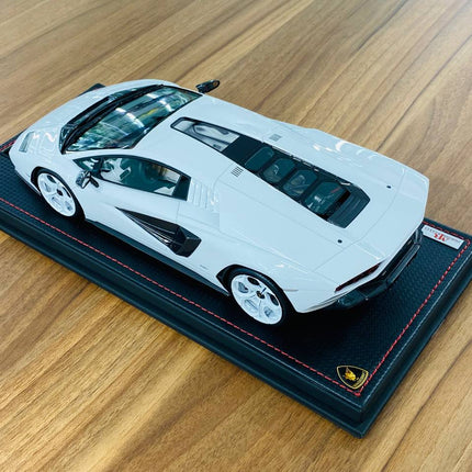 Lamborghini Countach LPi 800-4 1:18 White Resin Model | MR Collection - scale model for display