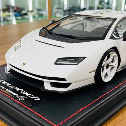 Lamborghini Countach LPi 800-4 1:18 White Resin Model | MR Collection - detailed die-cast style model