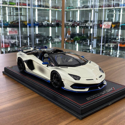 1/18 Resin Lamborghini Aventador SVJ Roadster Xago Edition Bianco Asopo – MR Collection Limited 99 - detailed collector displ