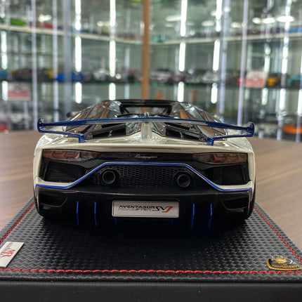 1/18 Resin Lamborghini Aventador SVJ Roadster Xago Edition Bianco Asopo – MR Collection Limited 99 - premium collector scale 