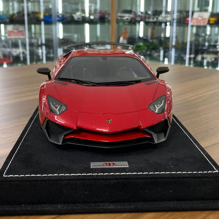 MR Collection 1/18 Lamborghini Aventador LP750-4 Superveloce Rosso Bia - studio product photo of the scale model