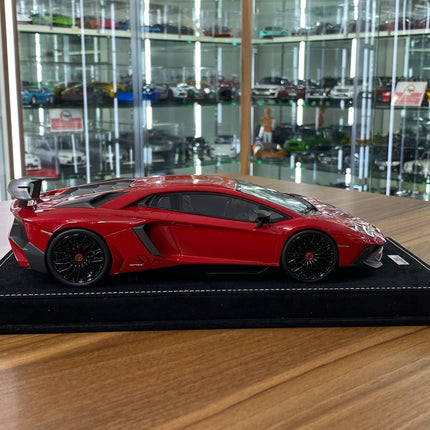 MR Collection 1/18 Lamborghini Aventador LP750-4 Superveloce Rosso Bia - collectible scale model car