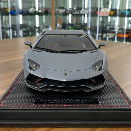 MR Collection Models 1:18 Resin Lamborghini Aventador ULTIMATE Grigio Acheso - studio product photo of the scale model