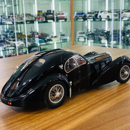 Solido Bugatti Type 57 SC Atlantic 1/18 Diecast Model Black - fine detailed model replica