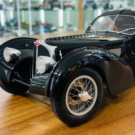 Solido Bugatti Type 57 SC Atlantic 1/18 Diecast Model Black - detailed die-cast style model