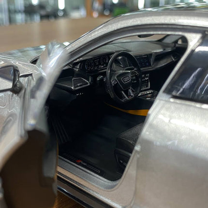 Bburago 1/18 Diecast Audi RS E-tron GT Silver Model Car - scale model for display