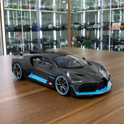 Bburago 1/18 Diecast Bugatti Divo Matt Grey Scale Model Car - detailed collector display model