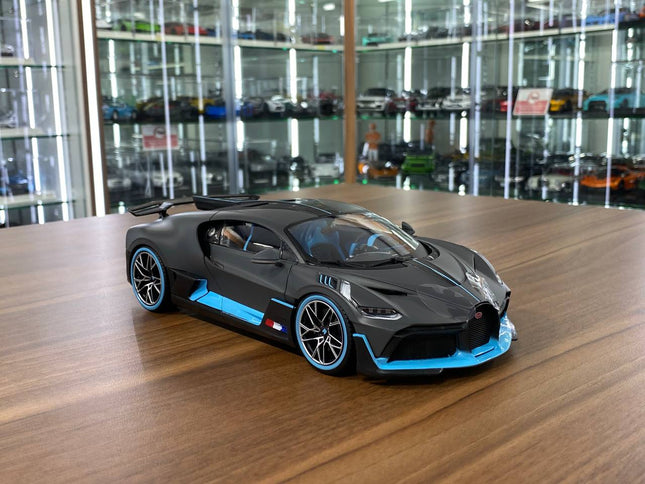 Bburago 1/18 Diecast Bugatti Divo Matt Grey Scale Model Car - detailed collector display model