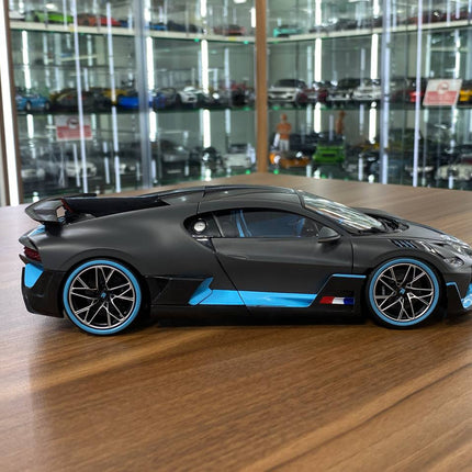 Bburago 1/18 Diecast Bugatti Divo Matt Grey Scale Model Car - collectible scale model car