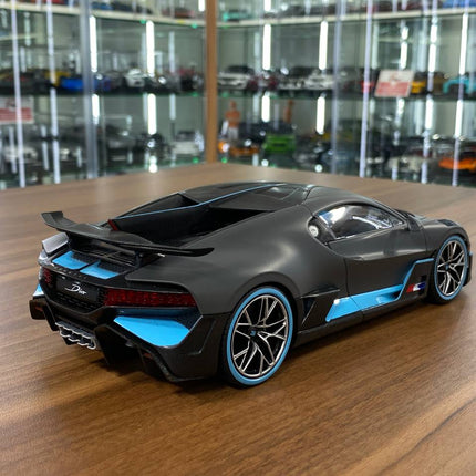Bburago 1/18 Diecast Bugatti Divo Matt Grey Scale Model Car - fine detailed model replica
