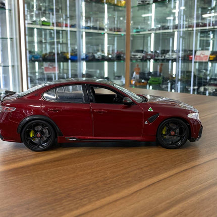 1/18 Diecast Alfa Romeo Giulia GTAm 2020 Dark Red Bburago Model Car - collectible scale model car