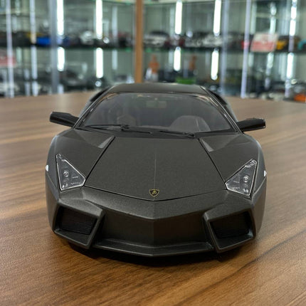 Bburago 1:18 Lamborghini Aventador LP 700-4 Diecast Model Car Matt Grey - studio product photo of the scale model