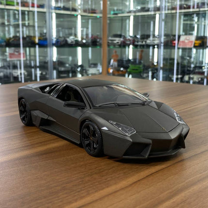 Bburago 1:18 Lamborghini Aventador LP 700-4 Diecast Model Car Matt Grey - detailed collector display model