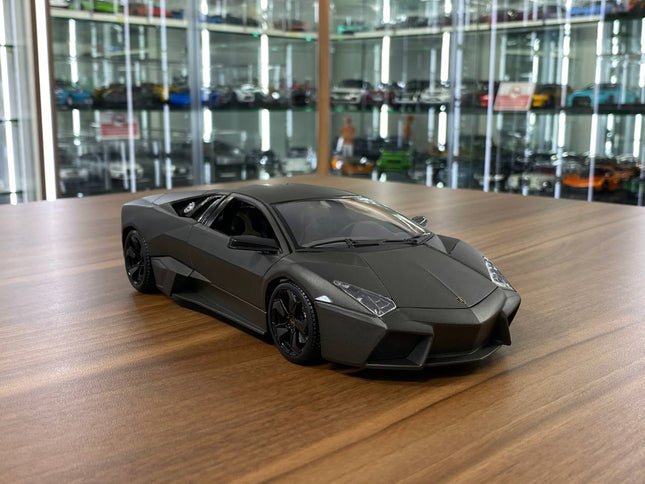 Bburago 1:18 Lamborghini Aventador LP 700-4 Diecast Model Car Matt Grey - detailed collector display model