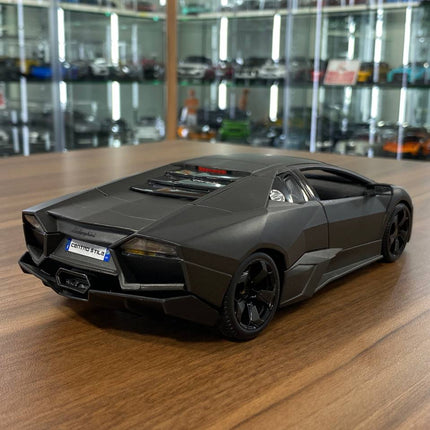 Bburago 1:18 Lamborghini Aventador LP 700-4 Diecast Model Car Matt Grey - fine detailed model replica