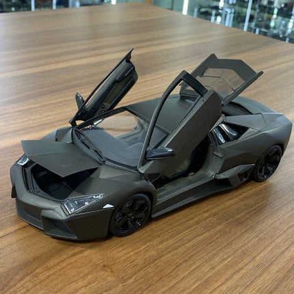 Bburago 1:18 Lamborghini Aventador LP 700-4 Diecast Model Car Matt Grey - detailed die-cast style model
