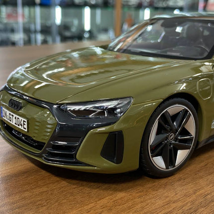 Bburago 1/18 Audi RS E-tron GT Green Diecast Model Car - detailed die-cast style model